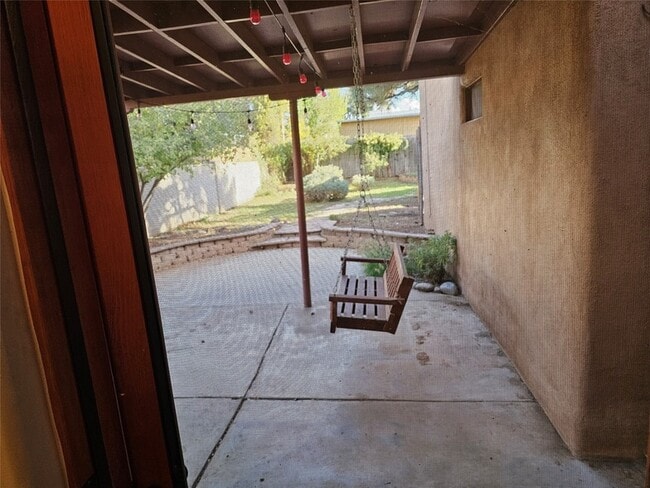 Building Photo - 1806 Hopi Rd