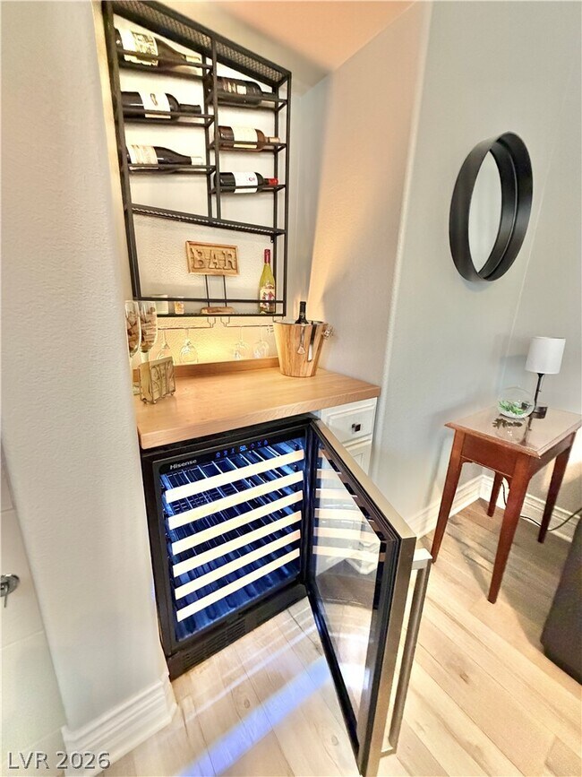 Building Photo - 399 Center Green Dr