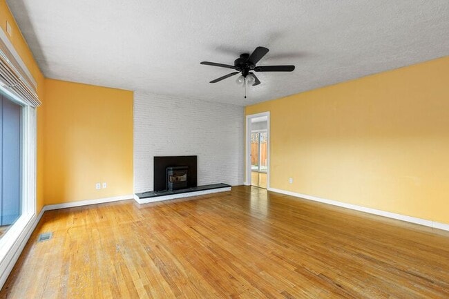 Building Photo - 8580 SE 34th Ave