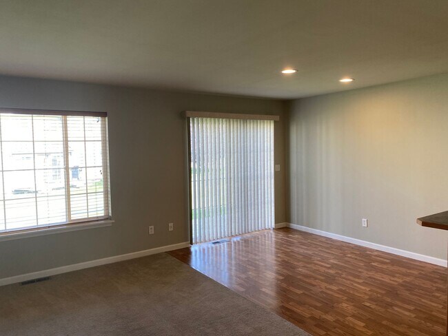 Building Photo - Spacious End Unit Condo