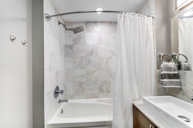 Building Photo - 10 Regent St