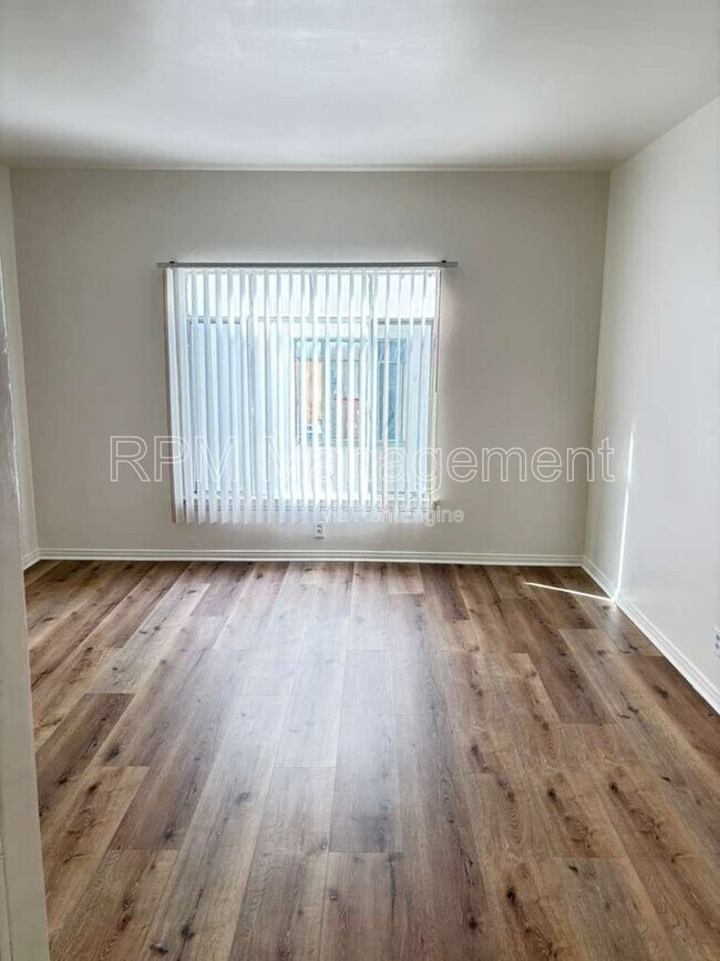 Building Photo - 611 Normandie Ave