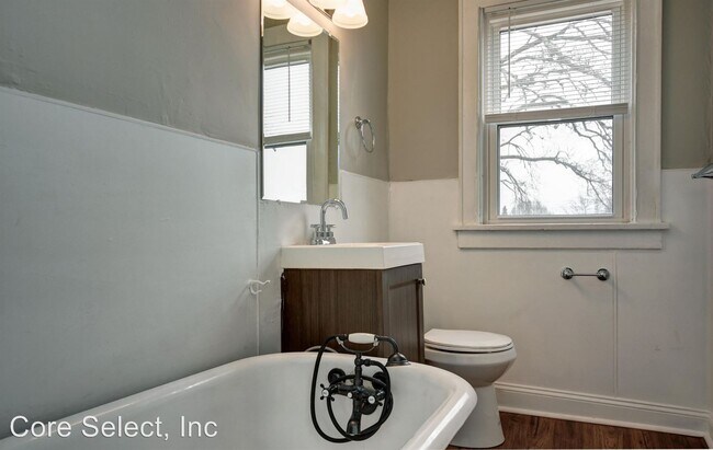 Building Photo - 693-695 Frebis Ave