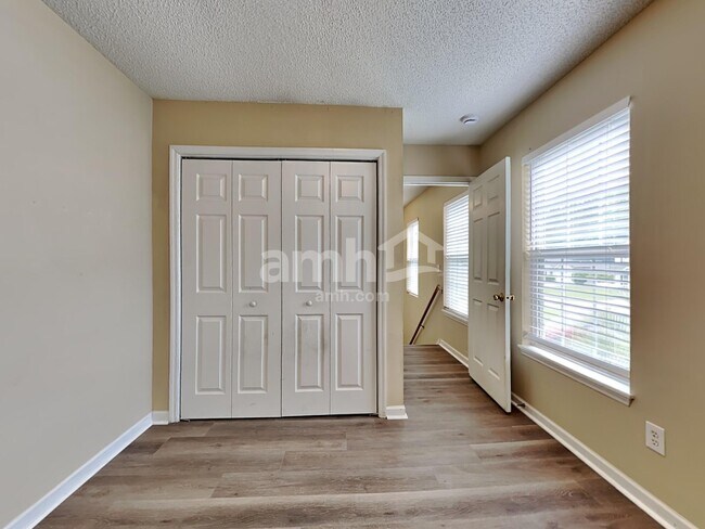 Building Photo - 318 Sunburst Way