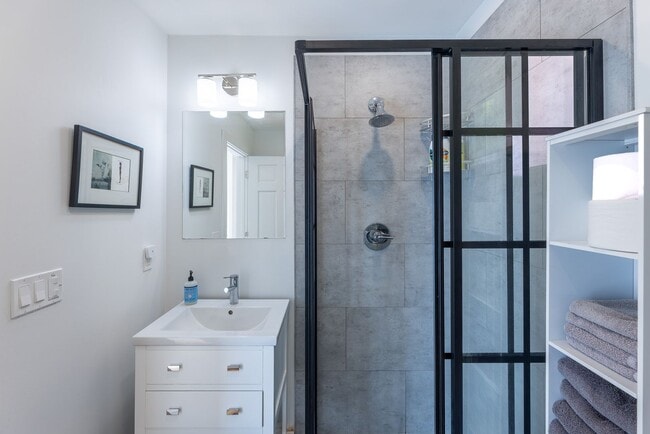 Building Photo - 5 month lease- Fully Furnished One bedroom...