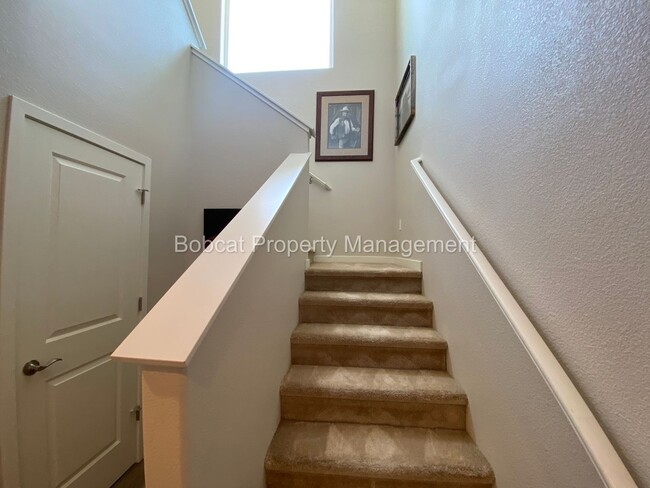 Building Photo - Nicely Furnished Townhome in Indian Hills