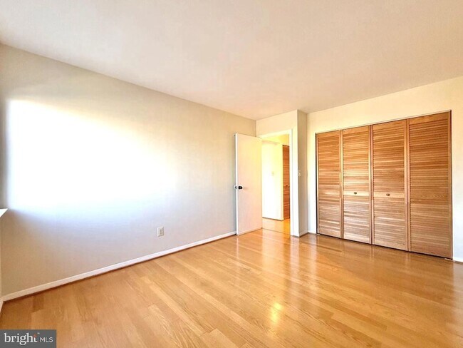 Building Photo - 532 Riviera Dr