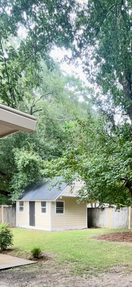 Building Photo - 5820 Windsor Dr