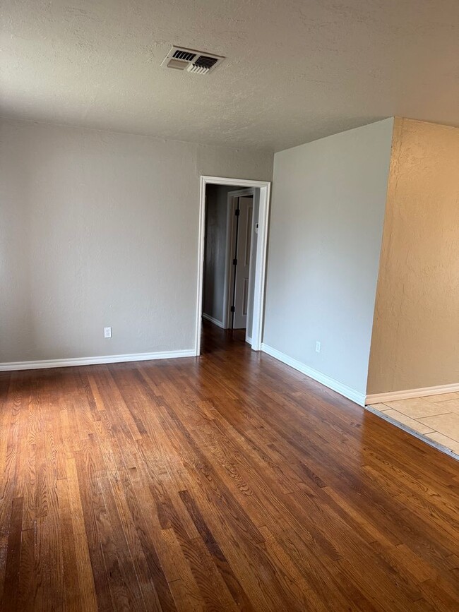 Building Photo - Charming 3-Bedroom Home with Bonus Room – Fully Updated and Move-In Ready!