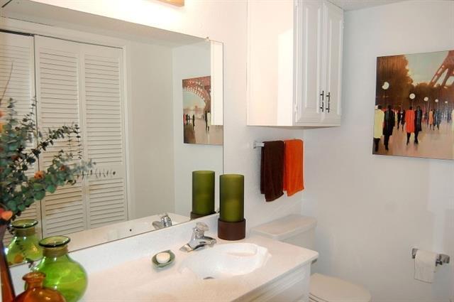 Building Photo - 5630 Spring Valley Rd