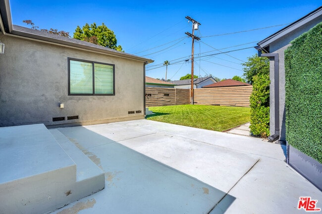 Building Photo - 5318 Bellaire Ave