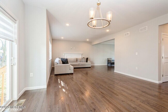 Building Photo - 2019 Oakhurst Pkwy