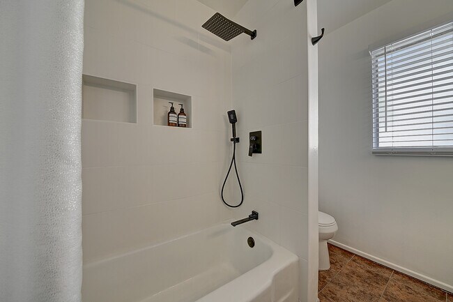 Building Photo - 444 N Shattuck Pl