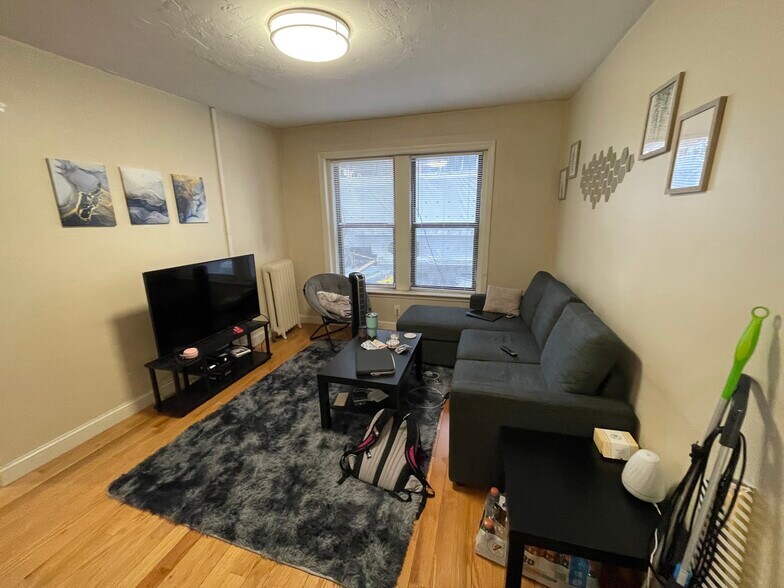 Building Photo - 70 Peterborough St