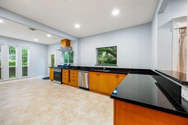 Building Photo - 15726 Walkwood Dr