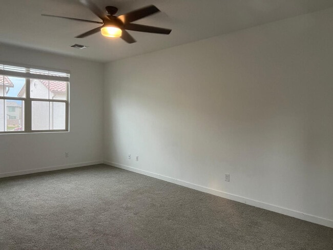 Building Photo - 9922 E Tahoe Ave