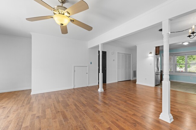 Building Photo - 5423 Pine Top Cir