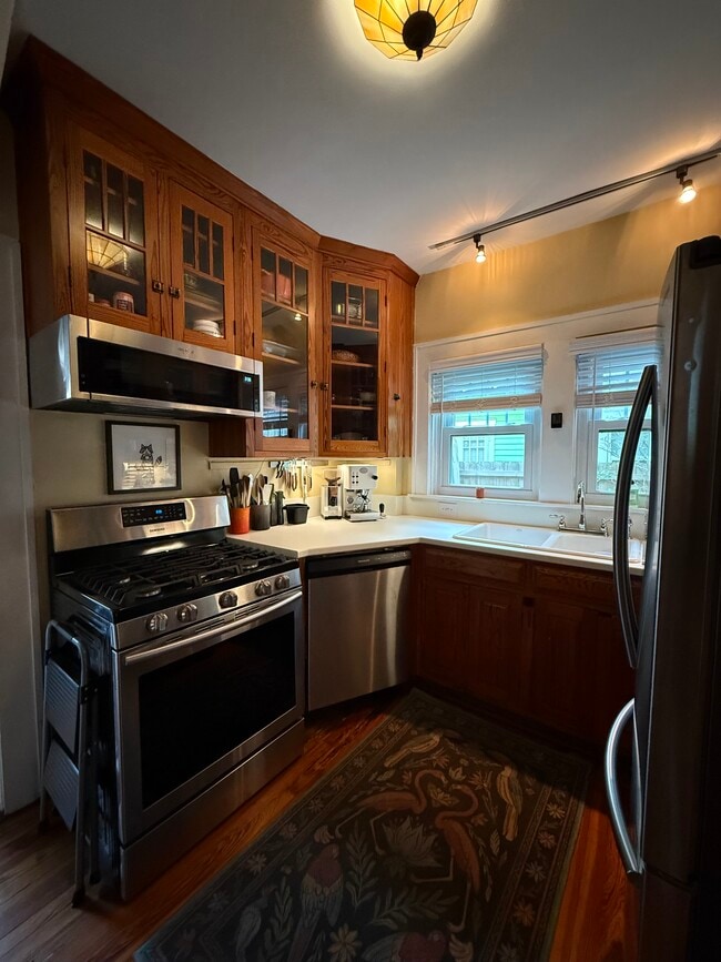 Building Photo - 557 7th Ave N