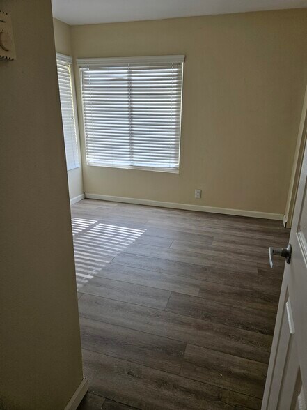 Guest Bedroom - 225 W El Norte Pky