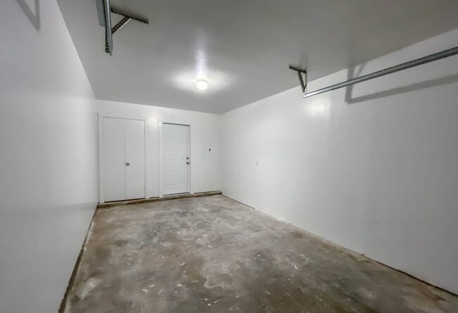 Building Photo - 2208 Shoemaker Dr