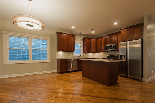 Building Photo - 1527 N Hudson Ave