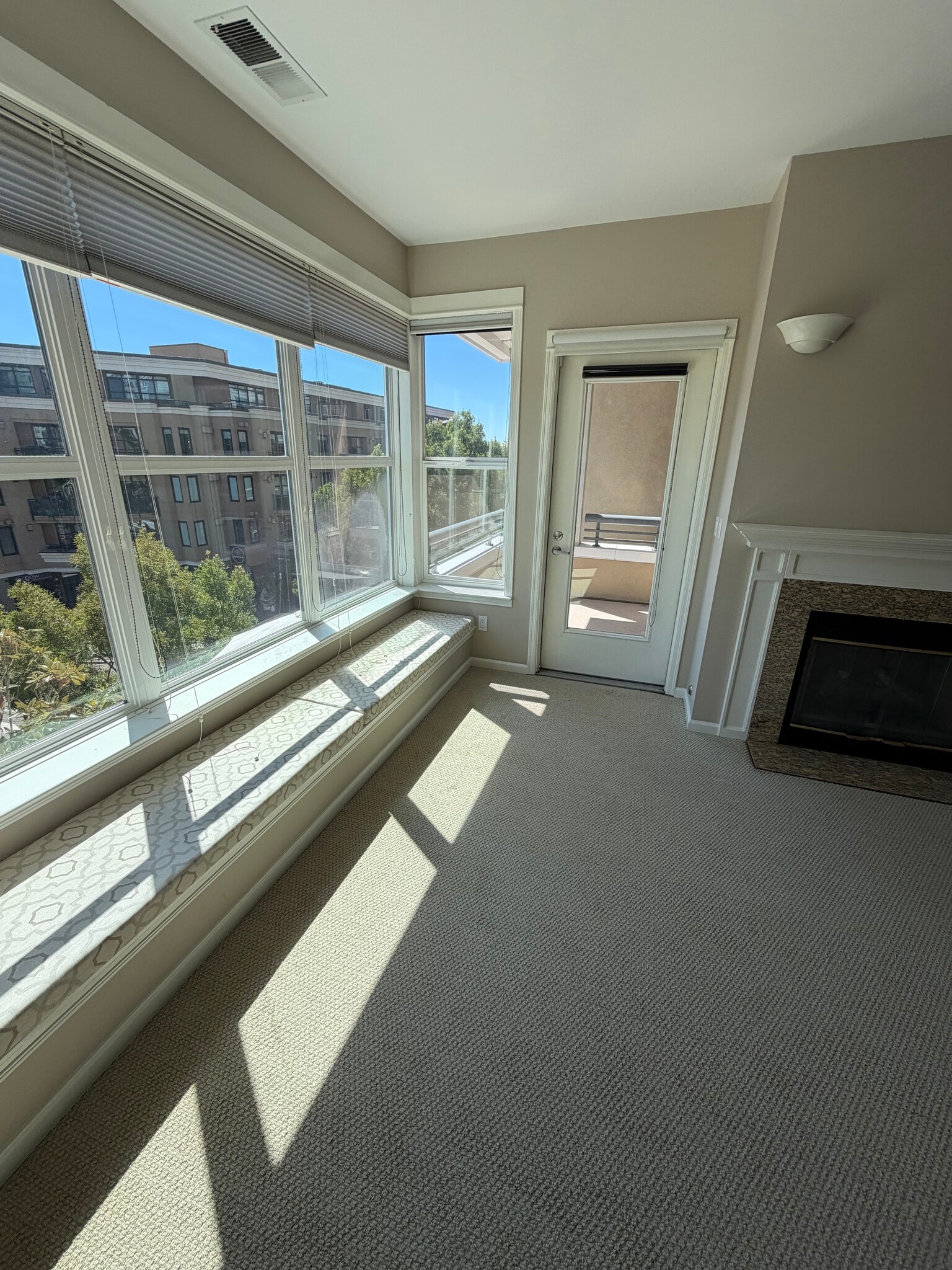 Living to patio - 10042 Main St