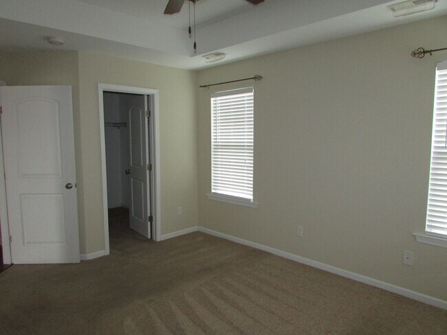 Building Photo - This property is located at The Villages at Mariner's Pointe - 3 Bedrooms  2 Baths  with 2 Car Ga...