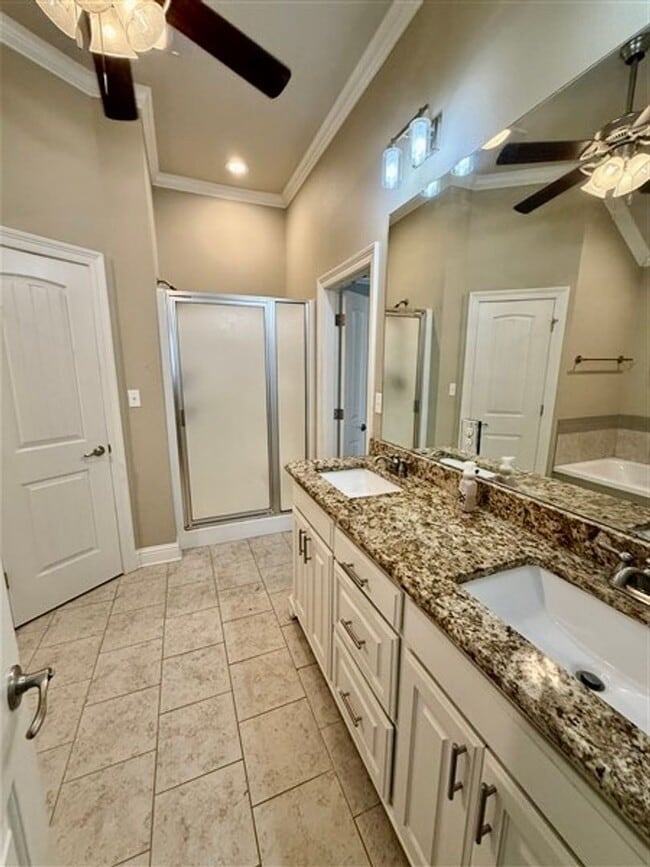 Building Photo - For Lease in Gated Cypress Place! Like-New...