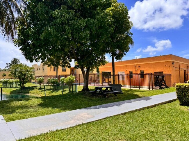 Building Photo - 550 NW 114th Ave