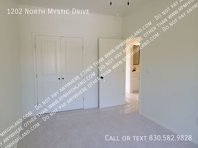 Building Photo - 1202 Mystic Dr