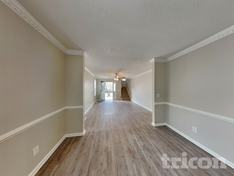 Building Photo - 337 Montclaire Ln