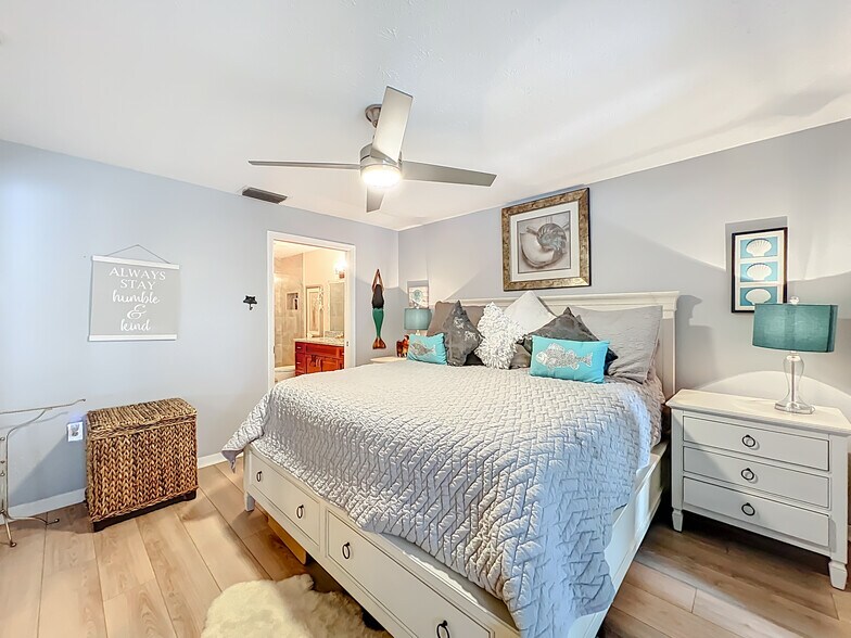 Building Photo - 760 Lake Orchid Cir