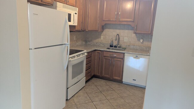 Building Photo - 16B Mayberry Dr