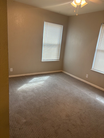 Building Photo - 1506 Fairfield Dr