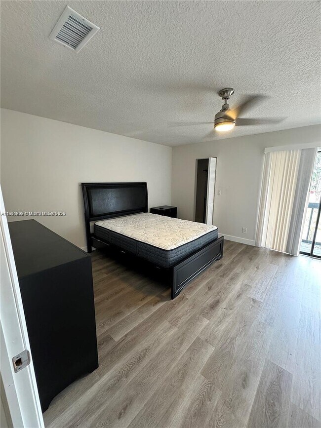 Building Photo - 4303 Inlet Cir