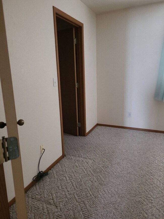 Building Photo - 1306-1308 Shaker Pl