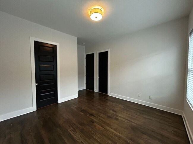 Building Photo - 711 26th Ave N