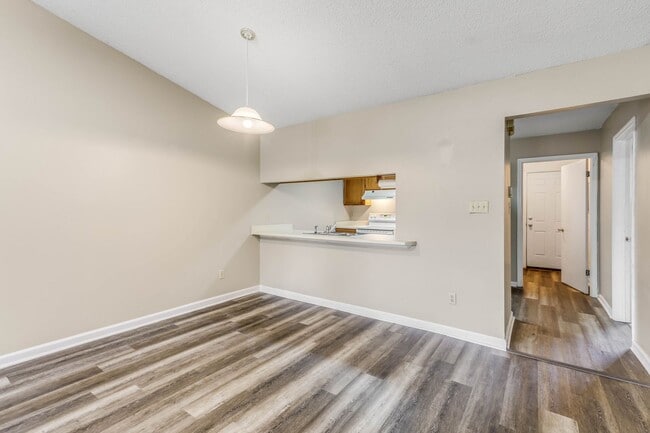 Building Photo - Upgraded 2x2 in great location AVAILABLE NOW