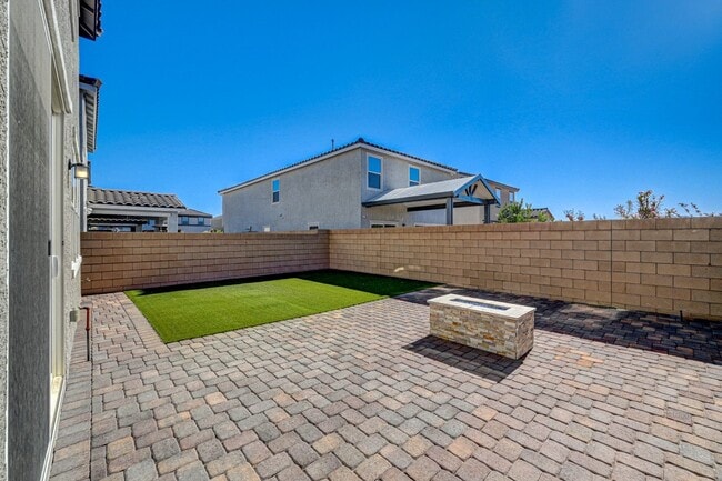 Building Photo - AMAZING 2 Story, 5 Bedroom Home in Gated community!