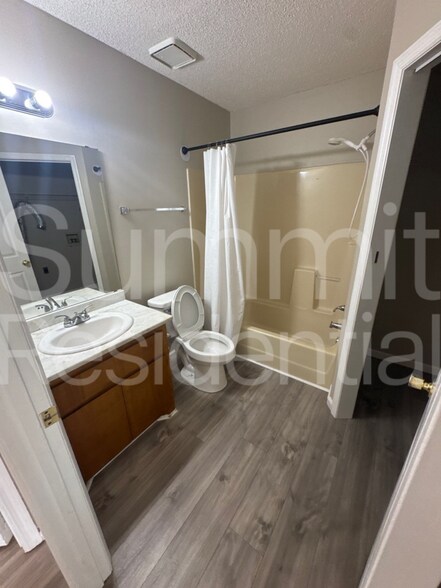 Building Photo - 1119 Huger St