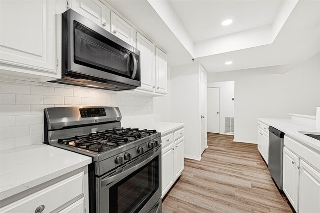 Building Photo - 10206 Sagebluff Dr