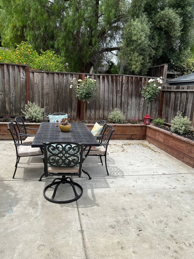 Building Photo - 1422 Court St