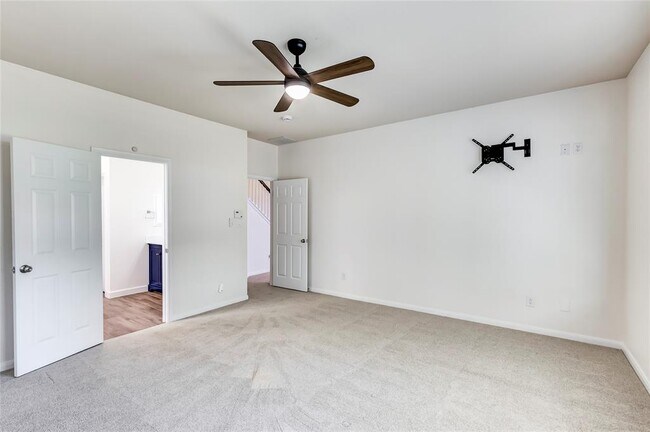 Building Photo - 15617 Pumpkin Ridge Dr