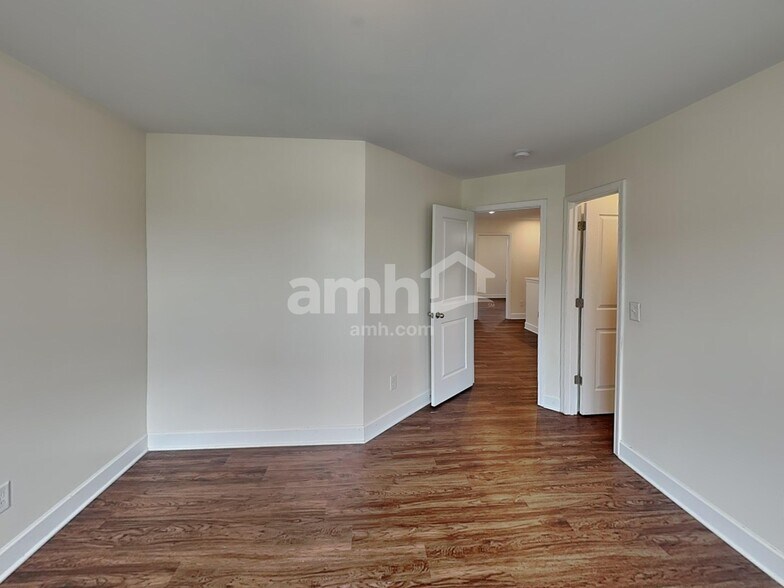 Building Photo - 4992 Chutney Dr