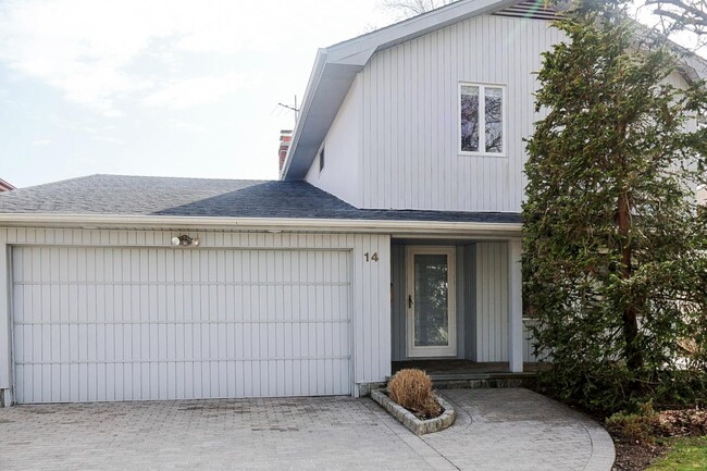 Primary Photo - 14 Dock Ln