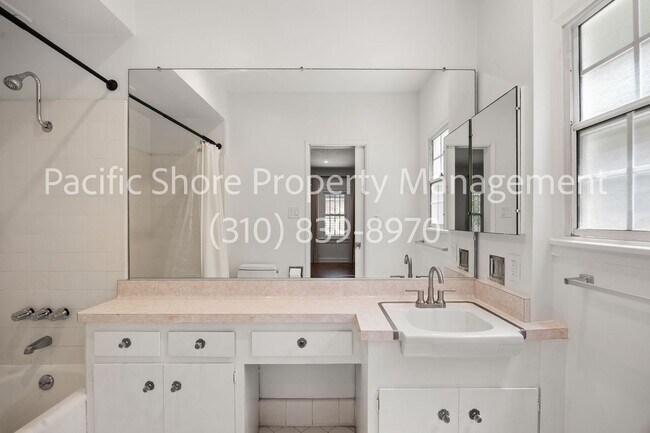 Building Photo - 107 N Mansfield Ave