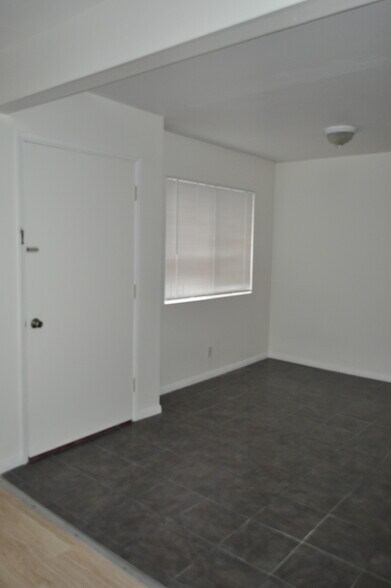 Building Photo - 4059 W 137th St