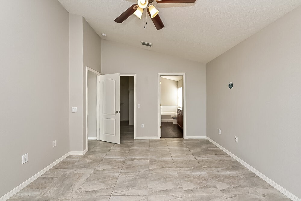 Building Photo - 12903 Lake Vista Dr