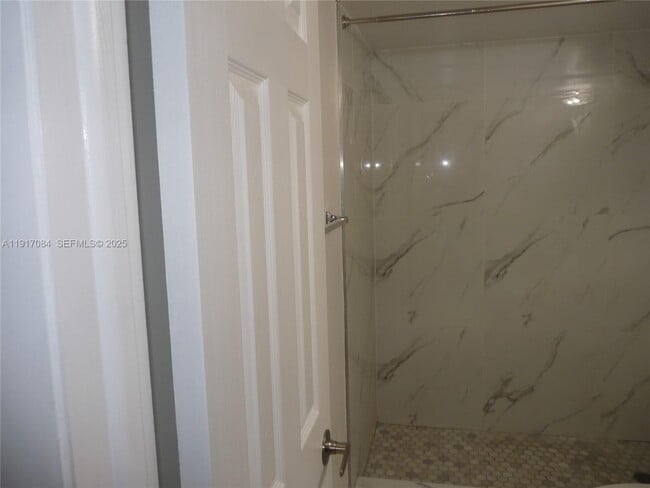 Building Photo - 14501 N Kendall Dr