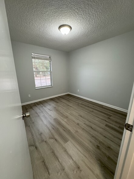 Guest Bedroom 1 - 86247 Palmetto St